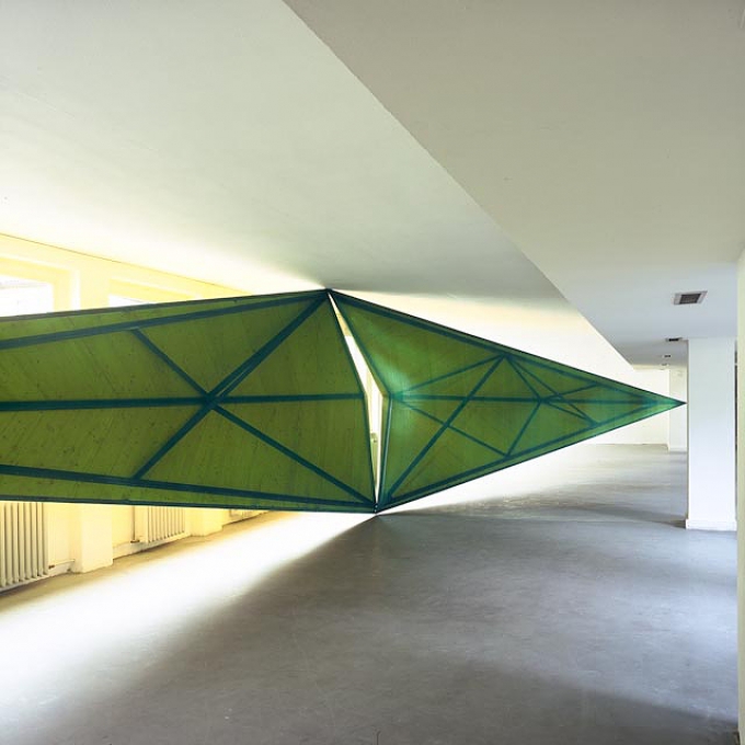 Katzenauge, Bonn, 1994, gelbe Schaltafeln, grünes Gerüstnetz, Stahlprofile; 22 x 5,6 x 3,3 m