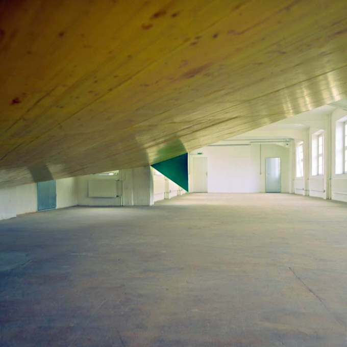 Langer Schatten, Bremen, 1992, gelbe Schaltafeln, grünes Gerüstnetz, Stahlprofile; 13 m x 3,1 x 8 m