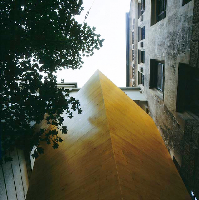 Lichte Stelle, Bremen, 1992, gelbe Schaltafeln, grünes Gerüstnetz, Stahlprofile; 4,3 x 7,5 x 4,3 m